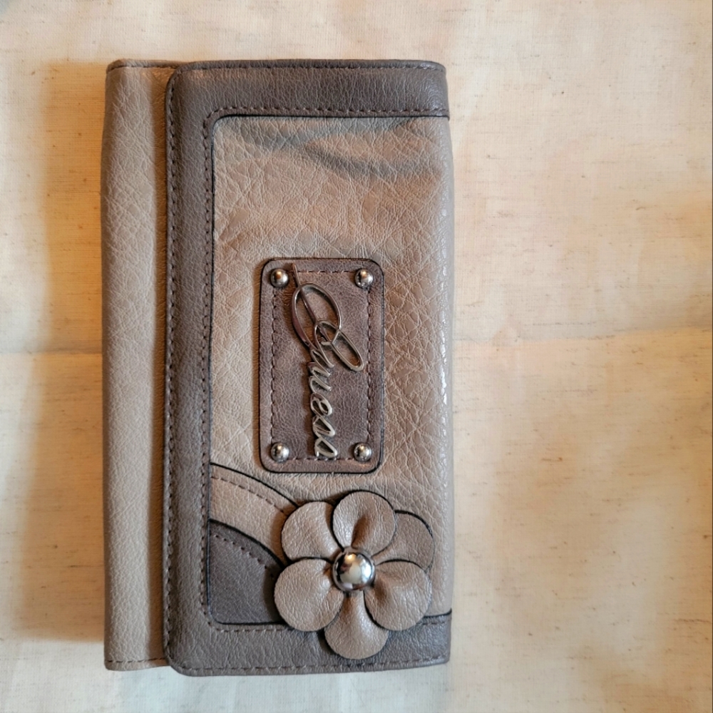 Guess Wallet